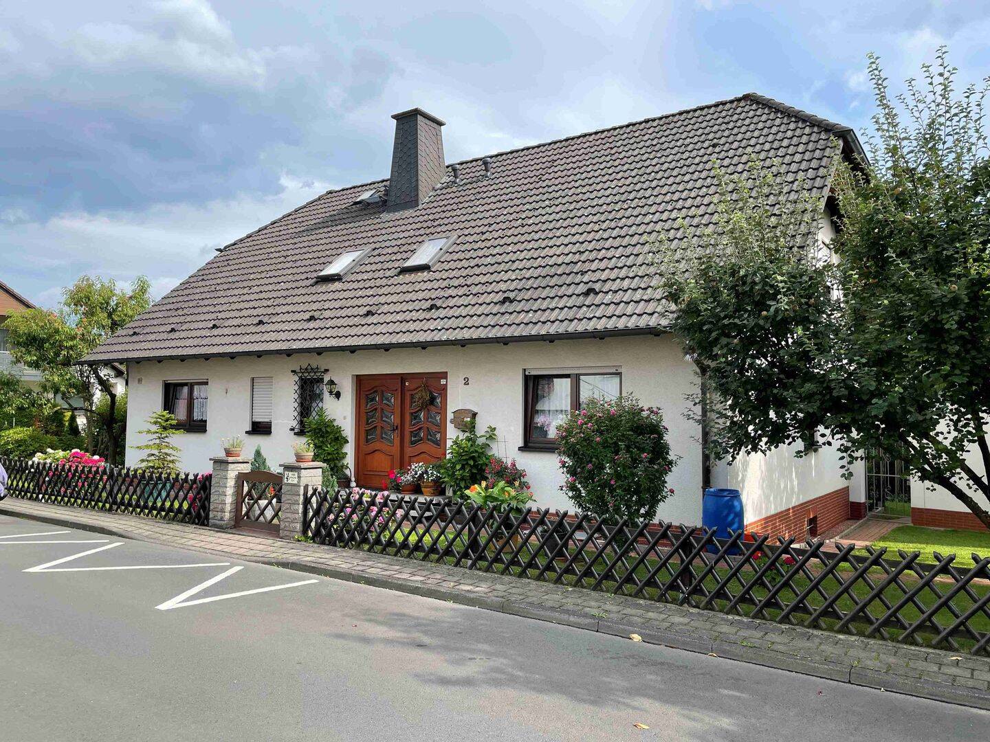 Freistehendes massives Zweifamilienhaus mit Doppelgarage in KS Oberzwehren, 34132 Kassel (Bad Wilhelmshöhe Brasselsberg Niederzwehren Nordshausen Oberzwehren)