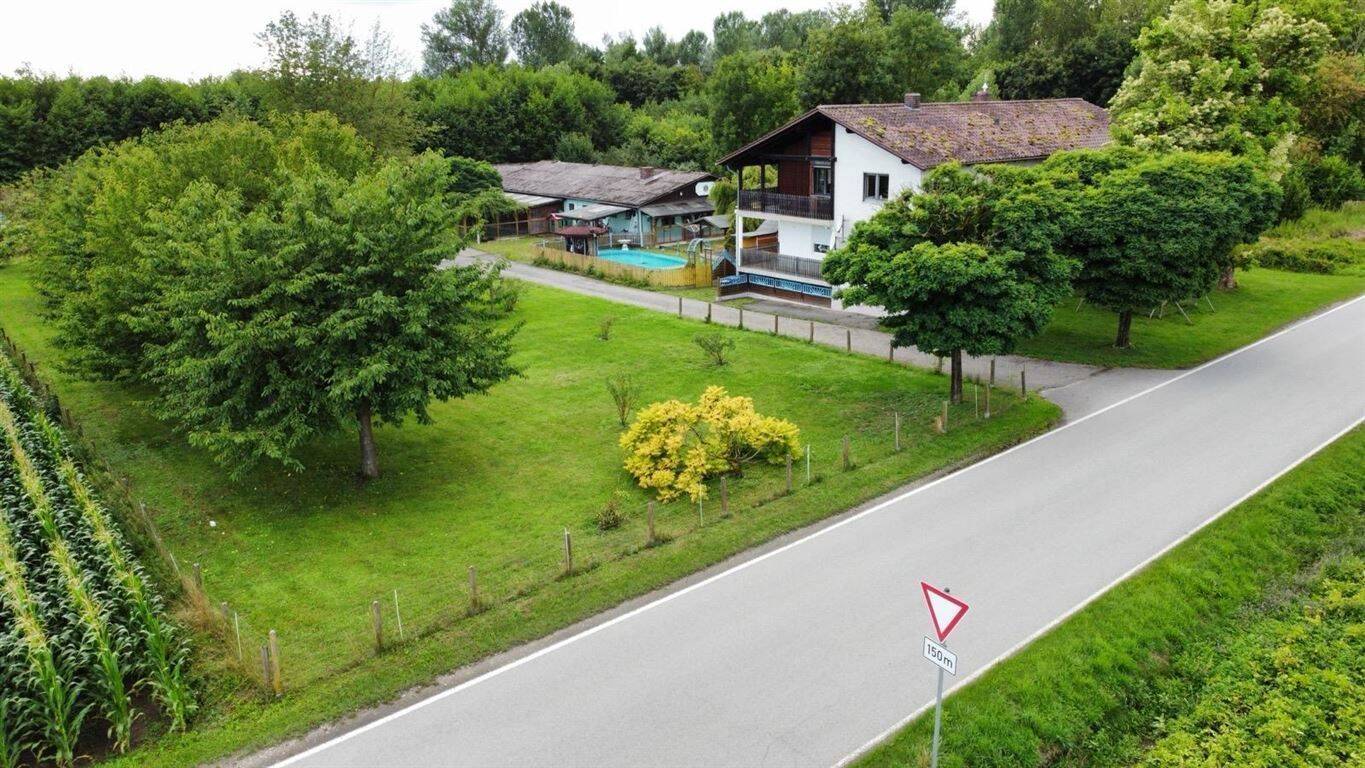 2-Familienhaus mit PV-Anlage in verkehrsgünstiger Alleinlage !, 94486 Osterhofen