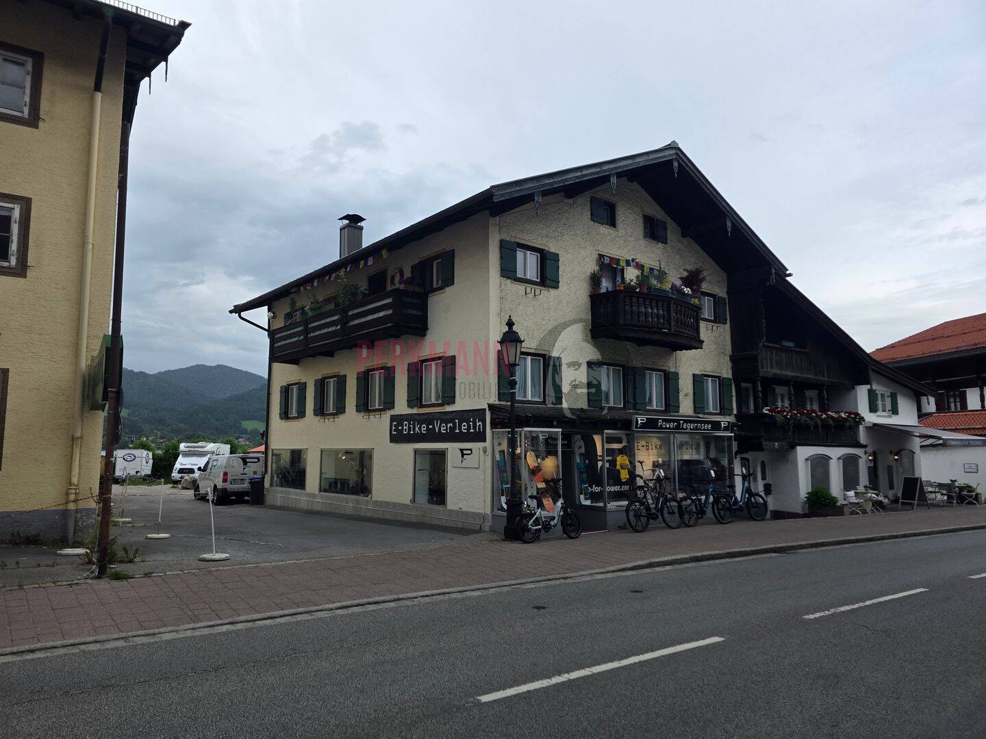 Historisches Wohn- und Geschäftshaus aus dem Jahr 1850 in begehrter Lage am Tegernsee, 83684 Tegernsee
