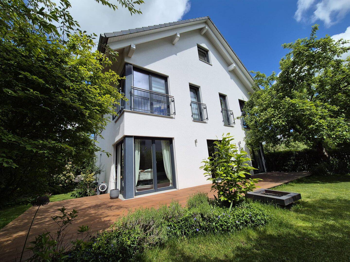Ankommen in Puchheim-Ort: Großzügiges Einfamilienhaus mit Garten, Kamin und moderner Energietechnik, 82178 Puchheim