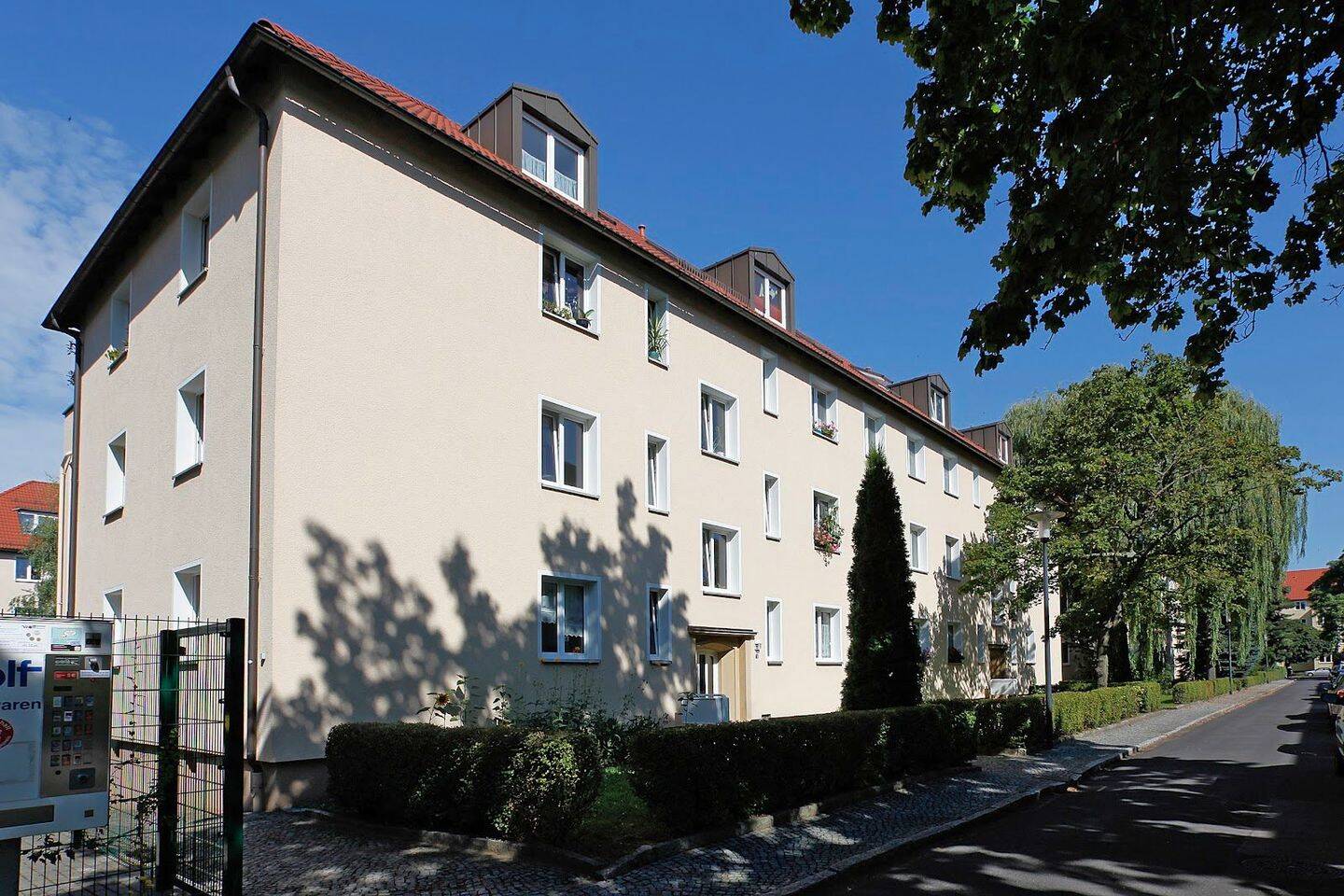 Schicke 2-Zimmer-Wohnung in ruhiger, grüner Lage., 1309 Dresden