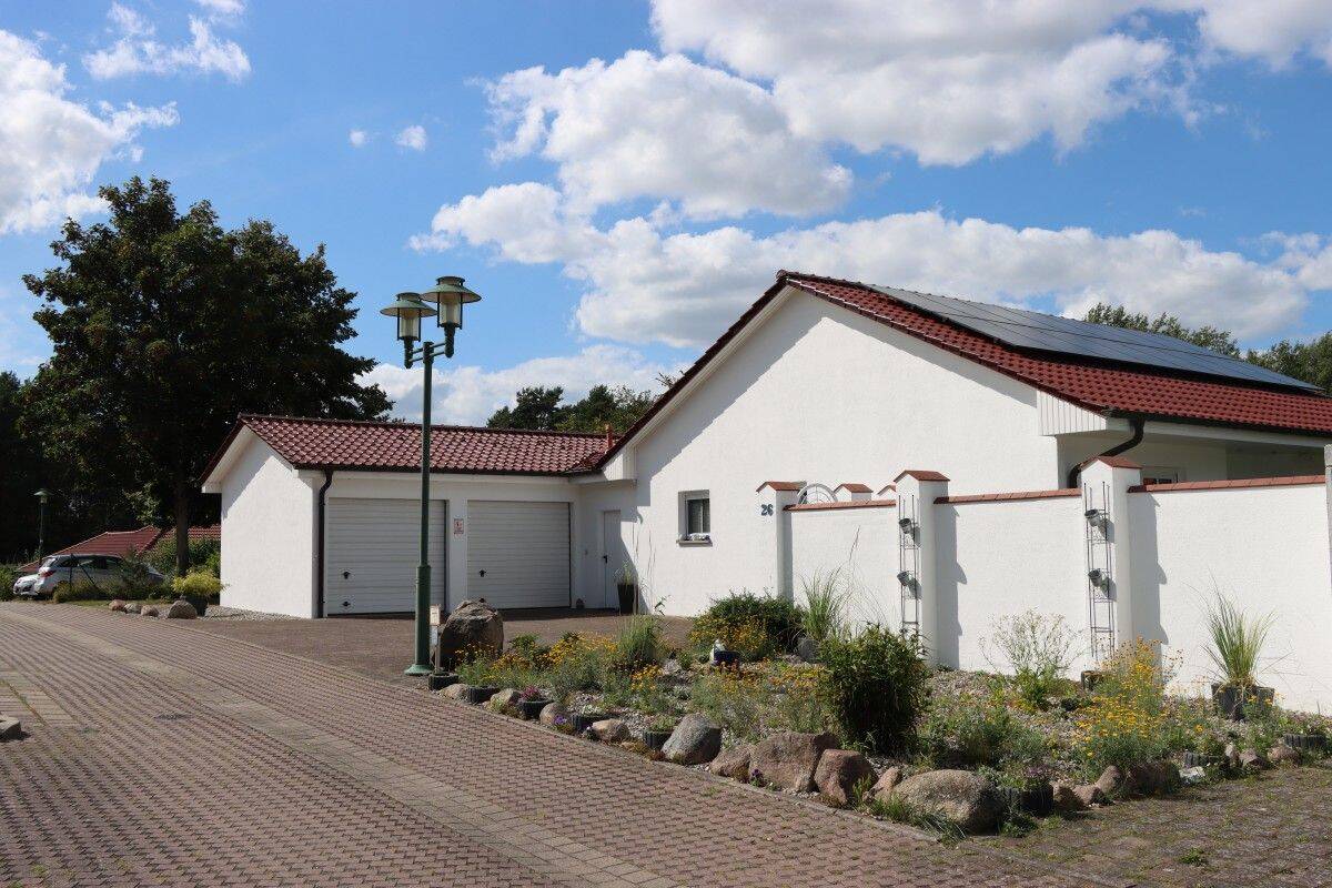 Attraktives Ein-/ Zweifamilienhaus mit PV- Anlage, Wallbox und Doppelgarage in bester Ortslage, 21481 Lauenburg/Elbe