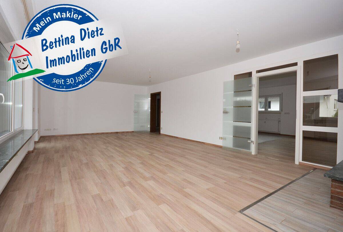 DIETZ: Modernisierte 4,5 Zimmer-Wohnung mit Balkon, Garage und eigenem Garten – Direkter Zugang!, 64807 Dieburg