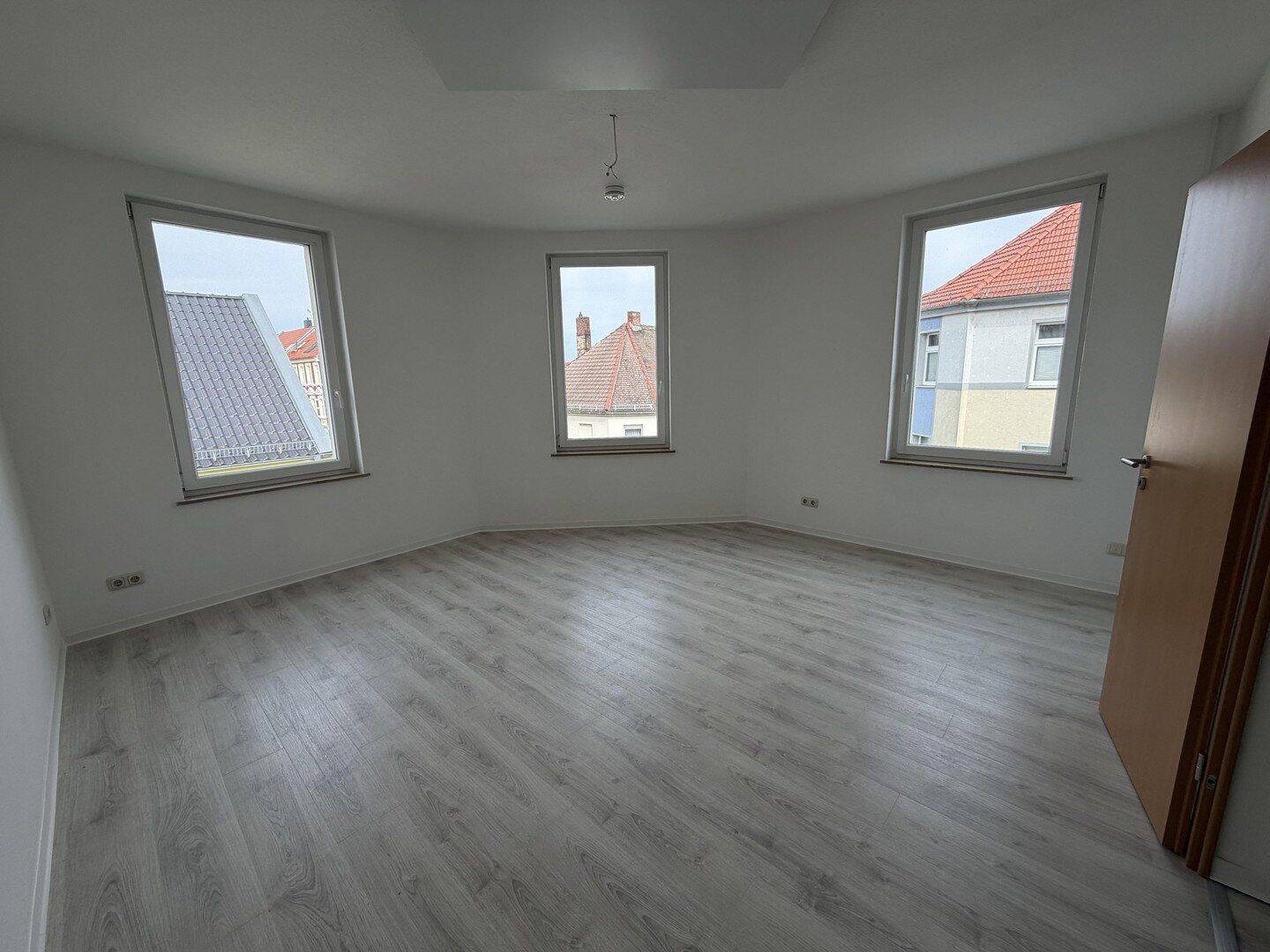 3,5 ZW | 85 m² | 2 Bäder | Einbauküche & Balkon | renoviert | WG-geeignet, 6862 Dessau-Roßlau