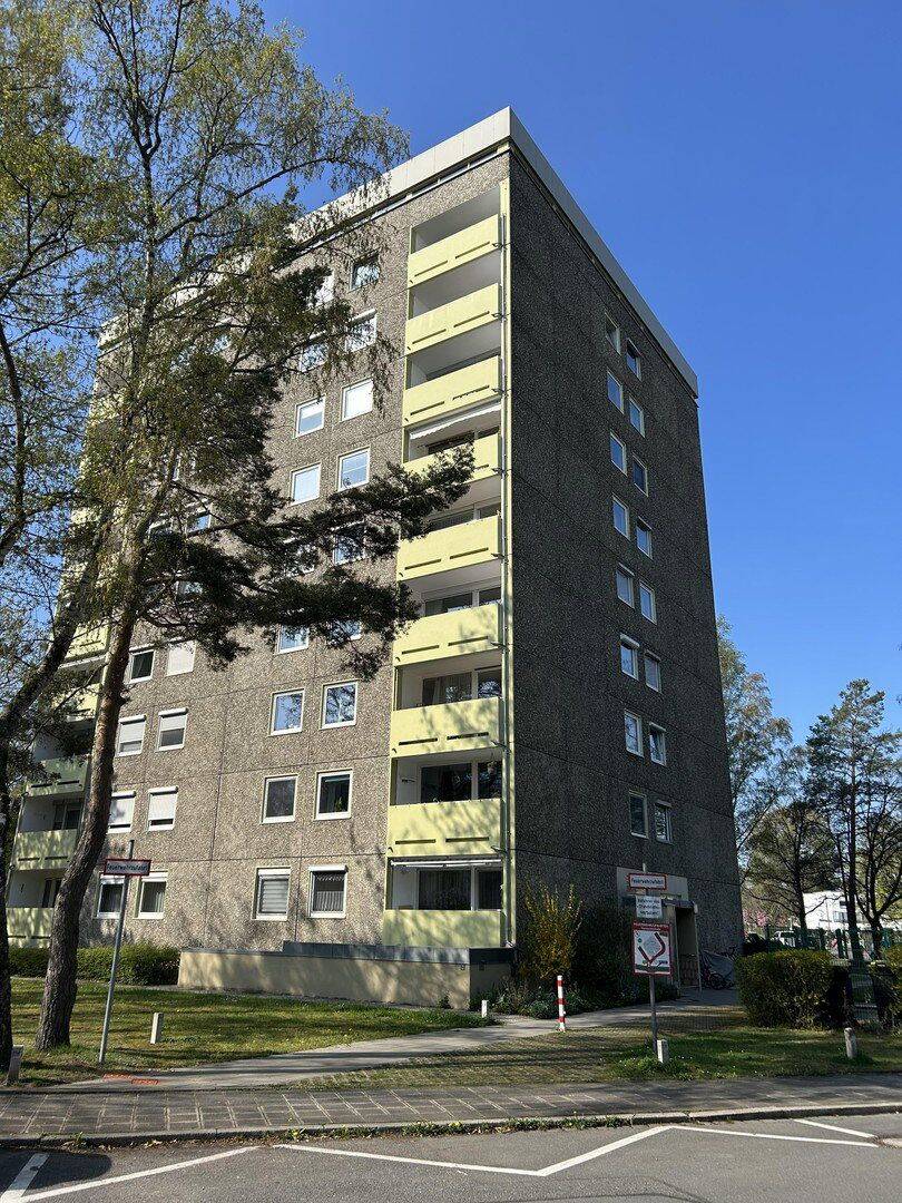 Provisionsfrei: helle 3-Zimmer-Wohnung in ruhiger Lage mit Weitblick, 90471 Nürnberg (Dutzendteich Langwasser Neuselsbrunn Stadion Zollhaus)