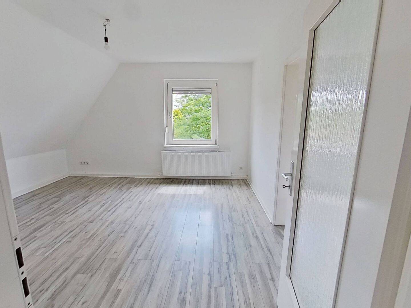 Gemütliche 4-Zimmer-Dachgeschosswohnung mit Wannenbad in ruhiger Naturlage, 48703 Stadtlohn