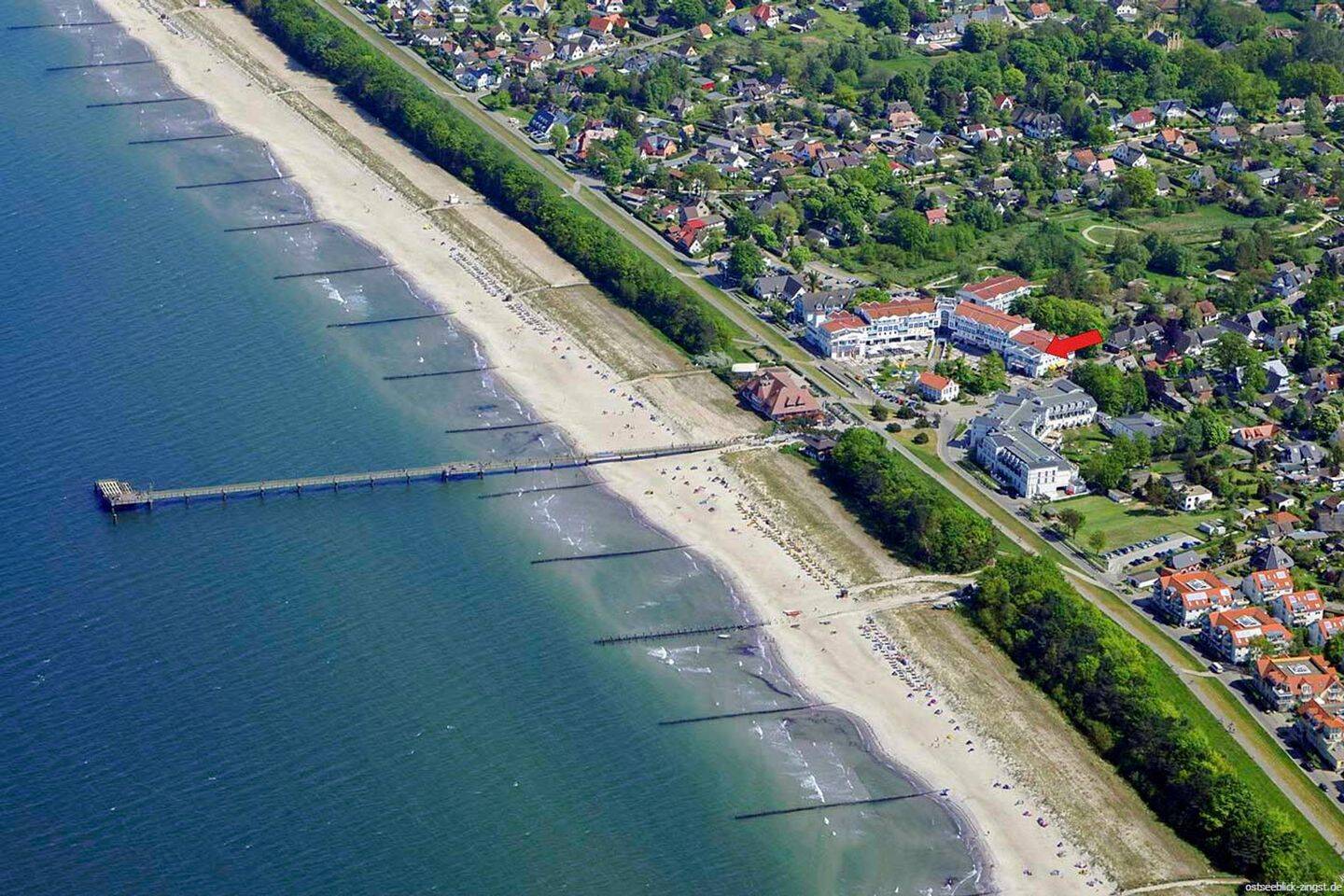 Exklusive Chance: Stilvolle 3-Zi.-Wohnung in erster Reihe am Meer mit Eckbalkon und Ostseeblick, 18374 Zingst