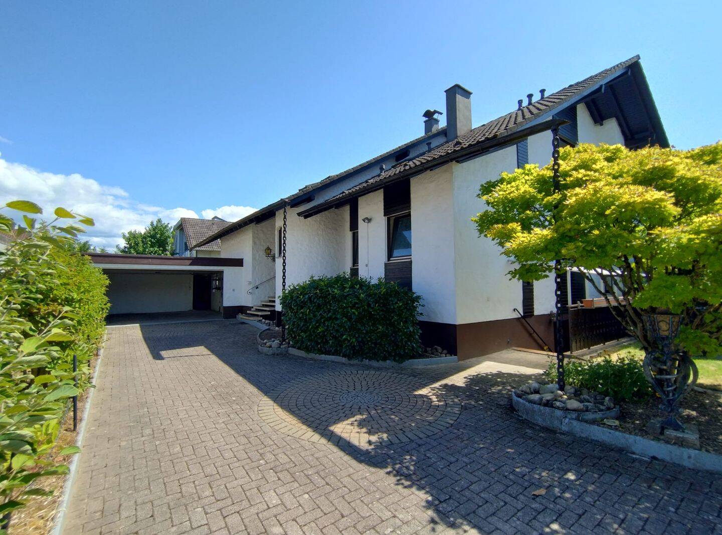 Großzügiges Ein- bis Zweifamilienhaus mit Wintergarten & Traumgarten in Renchen, 77871 Renchen