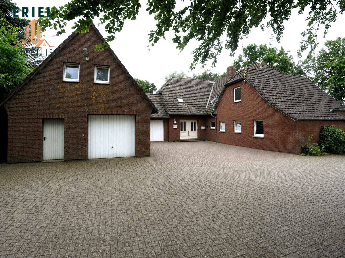 Sanierungsobjekt mit ehemaliger Arztpraxis, zwei Wohnungen und 2.072 m² Grundstück – Aurich-Middels, 26607 Aurich