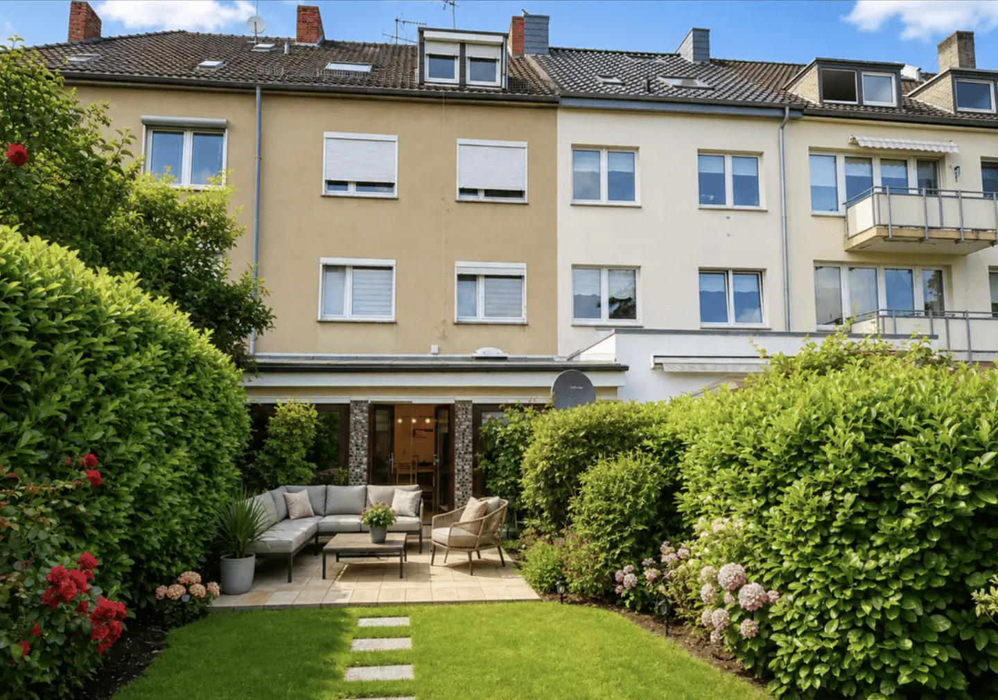 Attraktives Mehrfamilienhaus mit 4 Wohneinheiten und Garten in Mönchengladbach, 41065 Mönchengladbach (Hardterbroich Hermges Lürrip Pesch)