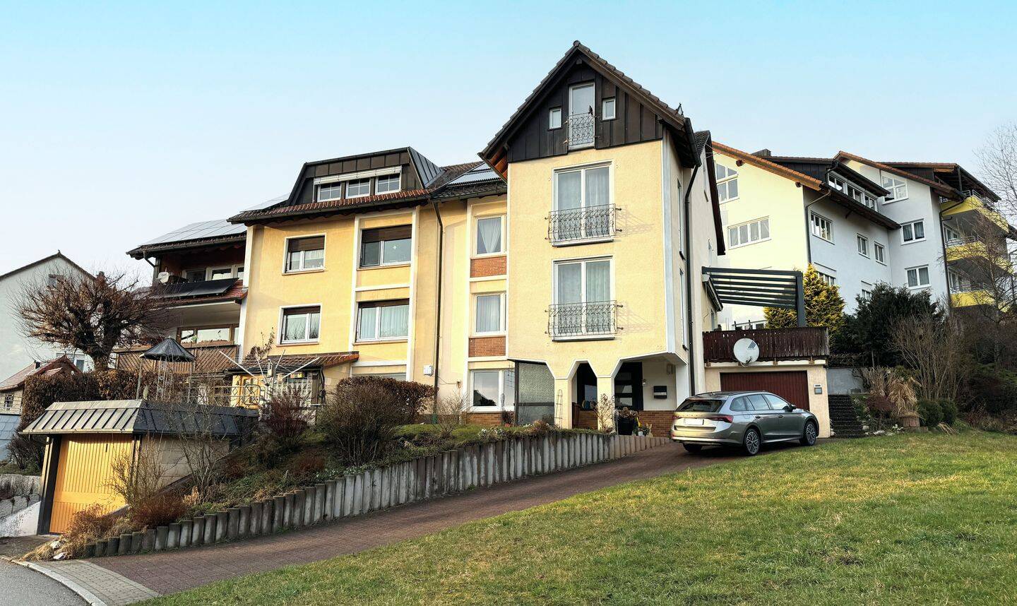 Attraktive Doppelhaushälfte in sonniger Süd-Ost-Lage nebst Garage, 78112 St. Georgen im Schwarzwald