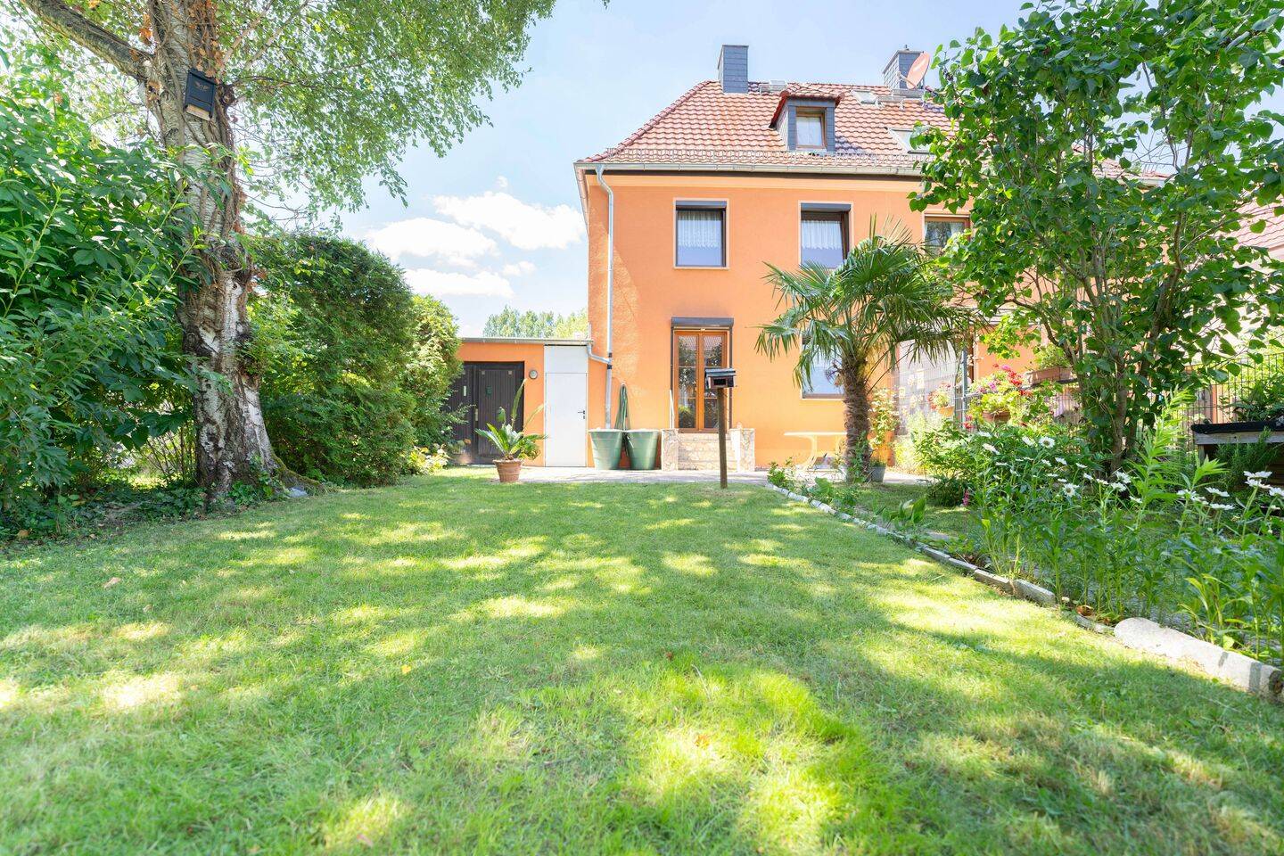 Wohnen im Märchenviertel – Charmante Doppelhaushälfte mit mediterranem Gartenflair, 99427 Weimar