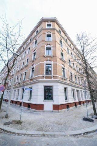 Viel Platz im Dachgeschoss! + Parkett + Lift + Wanne & Dusche + 13 m² Dachloggia + große Küche, 4315 Leipzig (Neustadt-Neuschönefeld Sellerhausen-Stünz Volkmarsdorf)