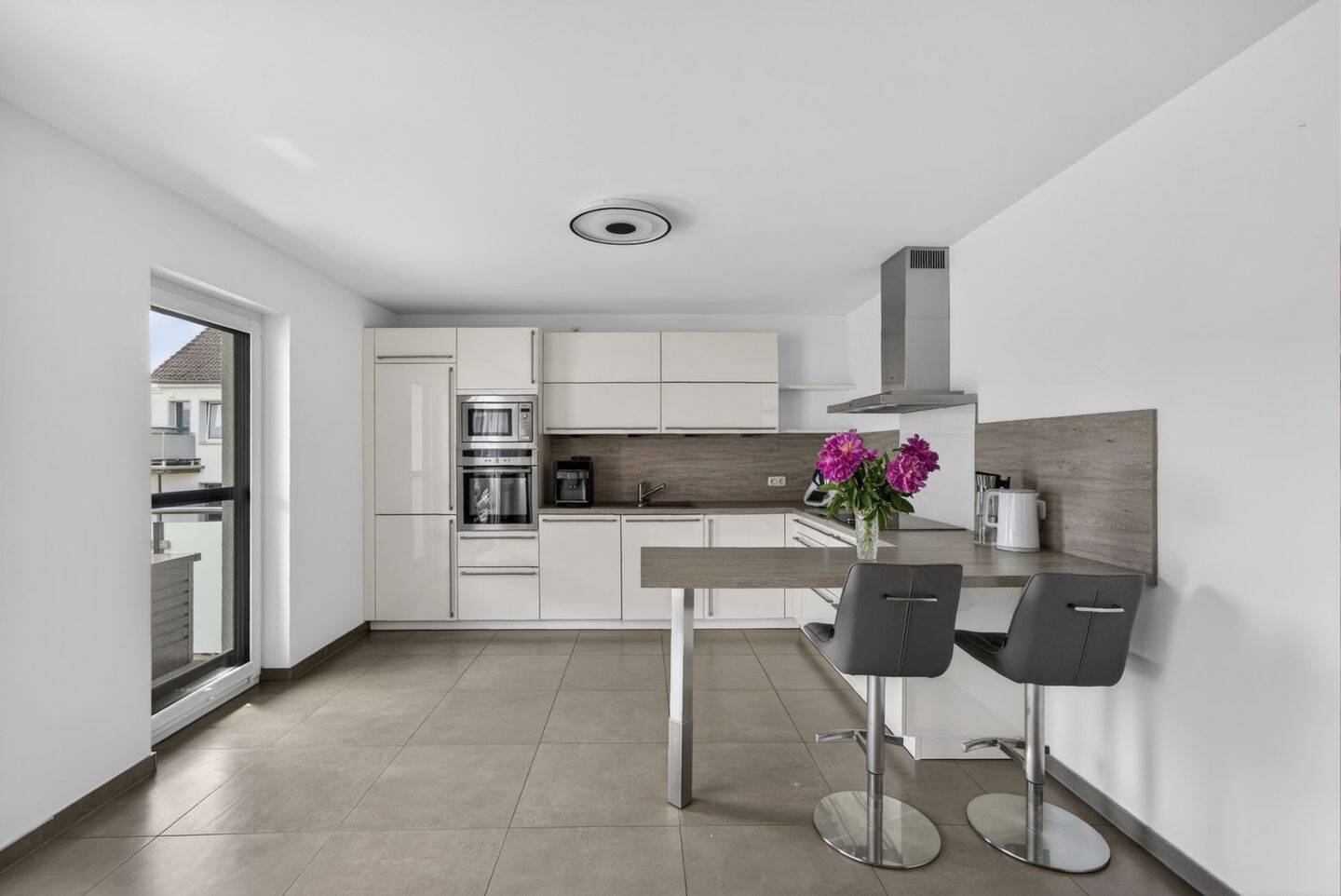 4-Zimmer-Wohnung mit Balkon und zwei Stellplätzen in Wolfsburg-Ehmen, 38442 Wolfsburg (Ehmen Fallersleben Mörse Sandkamp Sülfeld)