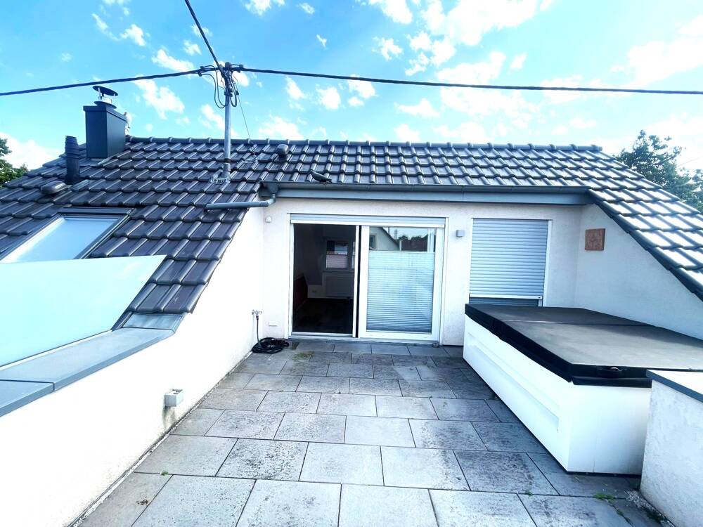 Attraktives Einfamilienhaus mit großer Garage in zentraler Lage von Ladenburg., 68526 Ladenburg