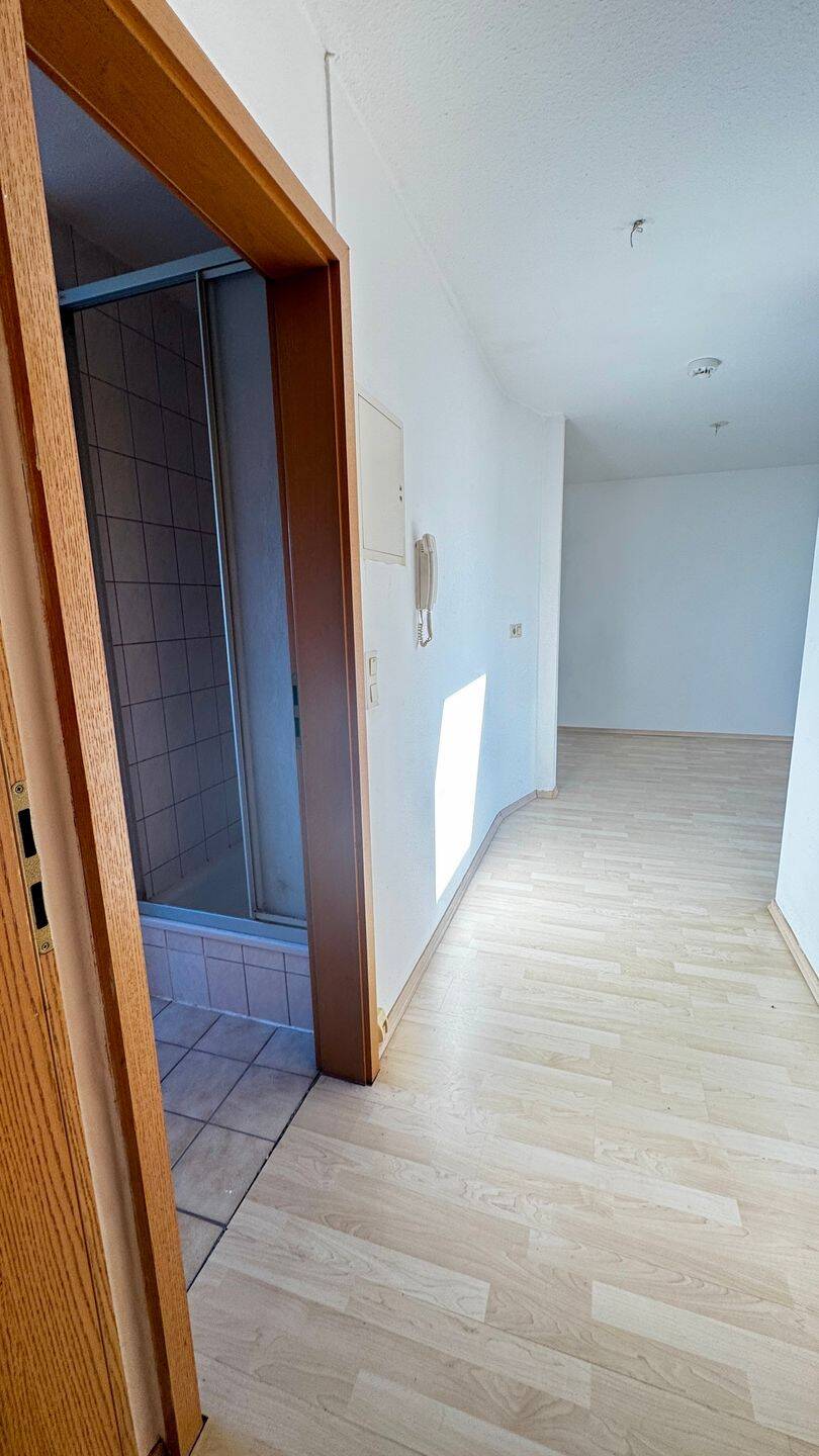 Provisionsfreie helle 2-Raum-DG Mietwohnung – ruhige Wohnlage in Neundorf bei Staßfurg, 39418 Staßfurt