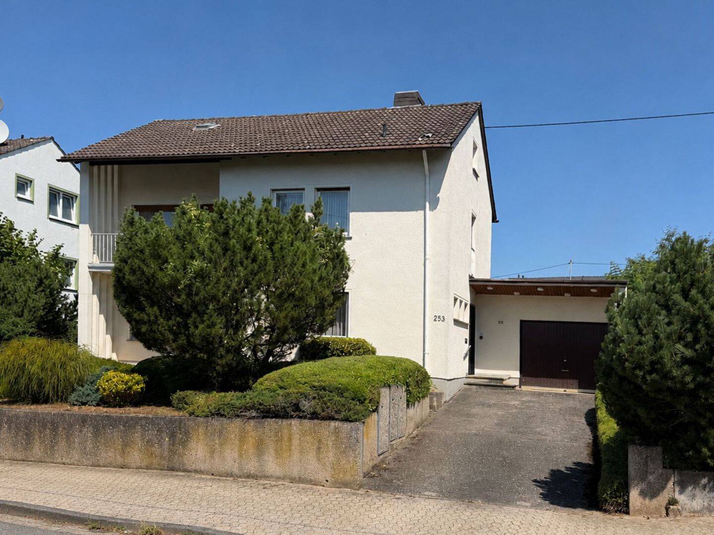 Gepflegtes Einfamilienhaus mit schönem Gartengrundstück, 56077 Koblenz