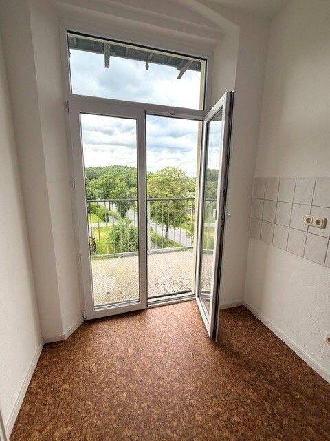 **frisch sanierte 4 Zimmer Wohnung im 2. OG mit Dusche* zentrumsnah** Bezugsfertig zu 01.08.2026 !!, 8525 Plauen