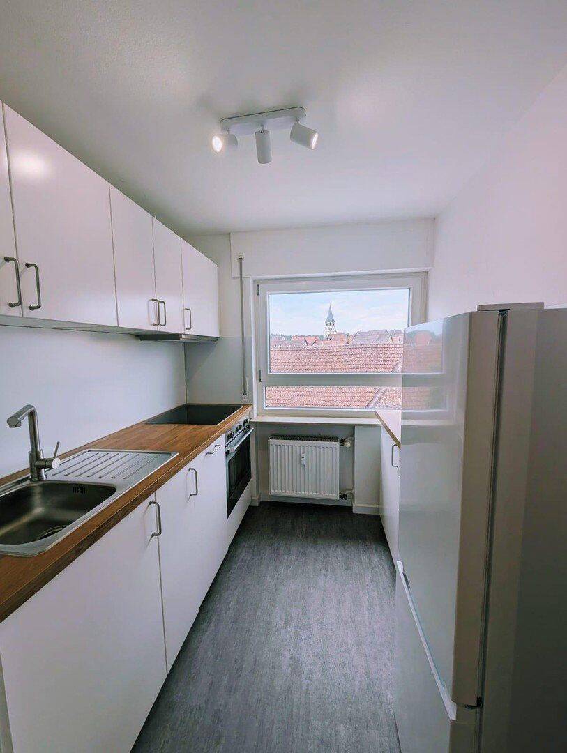 Helle 2-Zimmer Dachgeschosswohnung mit neuer Einbauküche und Tageslichtbad in Mühlacker/Lienzingen, 75417 Mühlacker