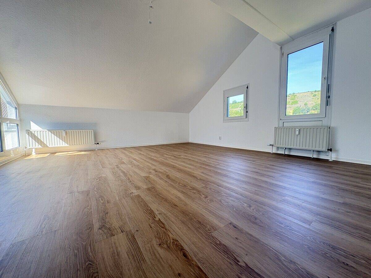 Frisch renovierte 3-Zimmer-Wohnung mit sonniger Dachterrasse in Bietigheim-Bissingen, 74321 Bietigheim-Bissingen