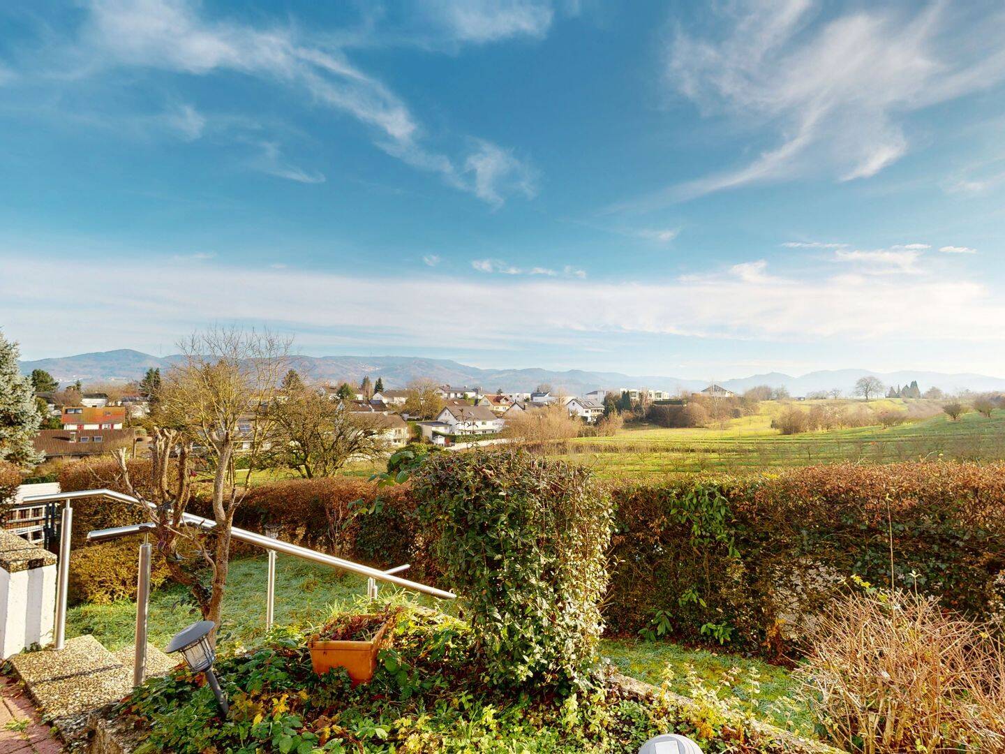 Bungalow in Bestlage von Achern – unverbaubarer Naturblick – großes Grundstück, 77855 Achern