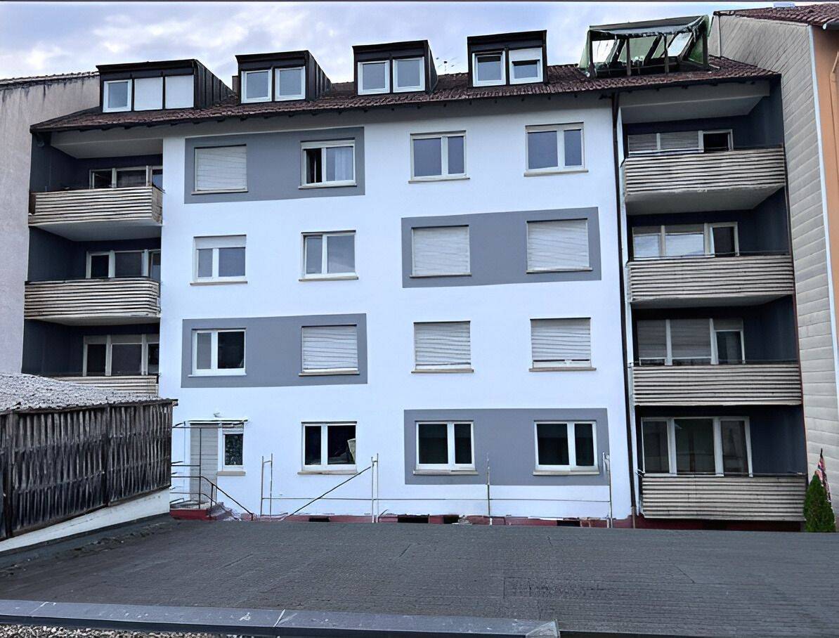 Stilvoll wohnen mit Gestaltungsspielraum – Sanierte 4-Zimmer-Wohnung mit Loggia, 76227 Karlsruhe (Durlach Hohenwettersbach Stupferich)