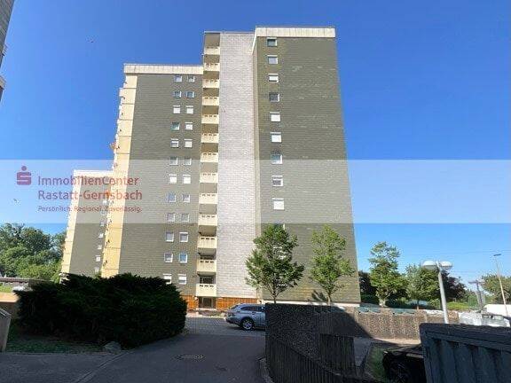 Großzügige 3-Zimmer-Wohnung mit drei Balkonen, Aufzug, Schwimmbad und Sauna in Durmersheim!, 76448 Durmersheim