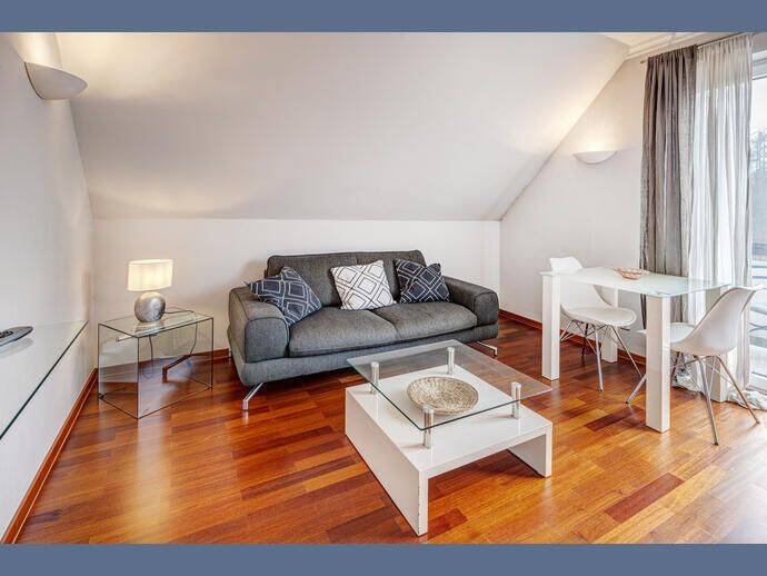 Möbliert: Helle möblierte 2-Zimmer-Wohnung zur Miete, 81925 München (Bogenhausen)