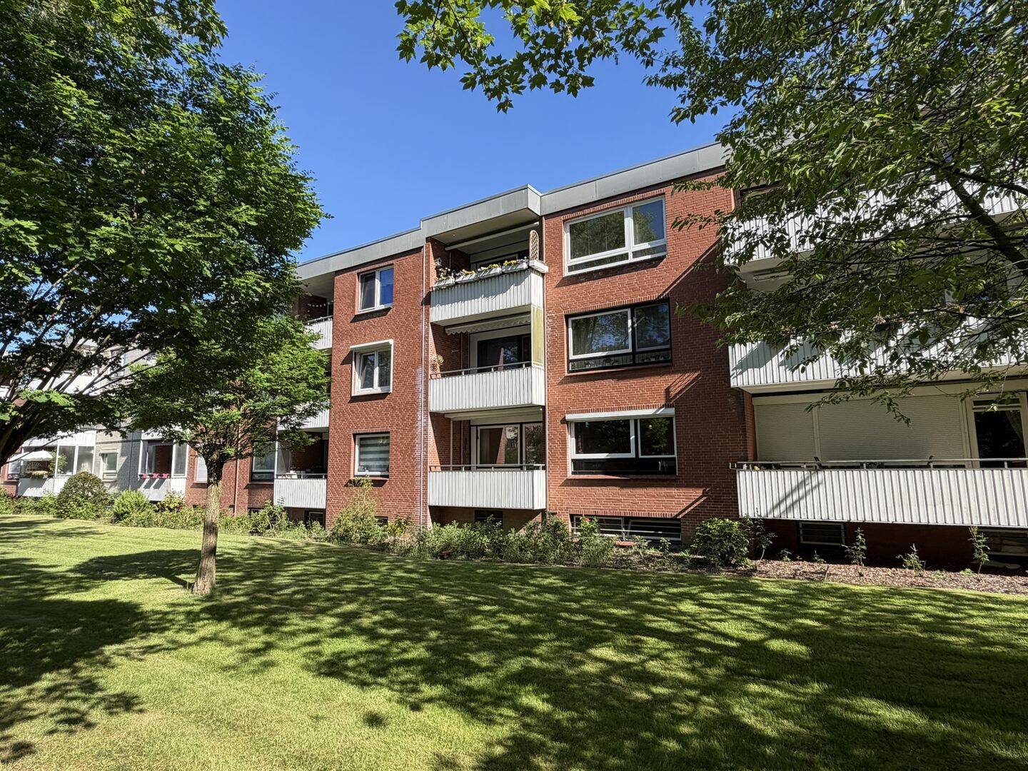Helle 3-Zimmer-Wohnung mit Kamin und Loggia, 25421 Pinneberg
