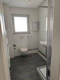 Ihr neues Zuhause: Frisch renovierte 2,5-Zimmer-Wohnung mit Balkon, 45475 Mülheim an der Ruhr (Dümpten Mellinghofen Mitte-Ost)