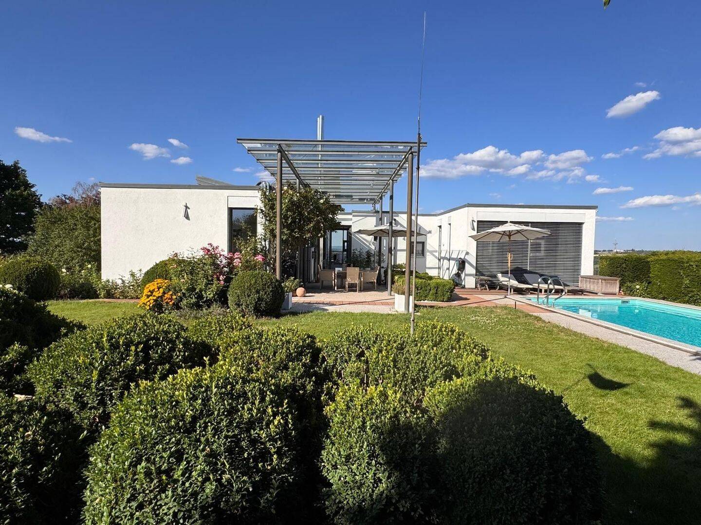 Einmaliges Architektenhaus mit Pool und Aussicht für höchste Ansprüche in Sinzing bei Regensburg, 93161 Sinzing