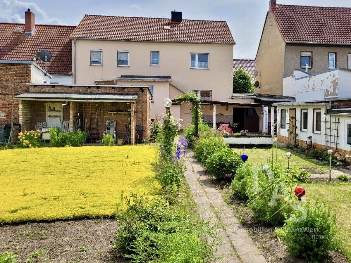 Ein Zuhause mit Möglichkeiten – gepflegtes Wohnhaus mit Garten, Garage und Ausbaureserve, 39418 Staßfurt