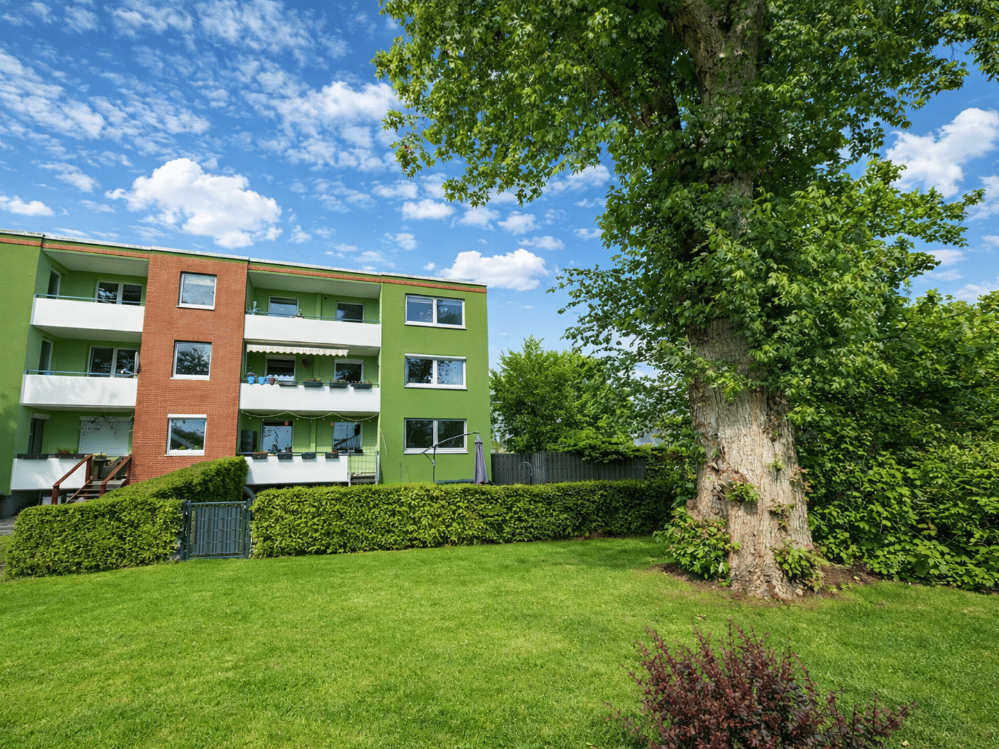 Erstklassige Erdgeschosswohnung mit Balkon und Garten – Grüne Wohnidylle in Uetersen, 25436 Uetersen