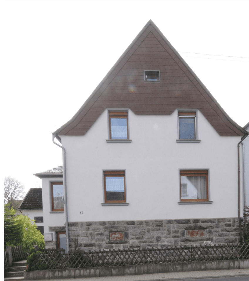 Ein-/Zweifamilienhaus mit Traumgarten und Bauplatzreserve, 56276 Großmaischeid