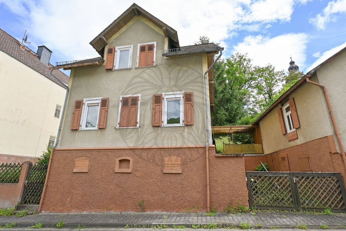 Aarbergen: Sanierungsbedürftiges Wohnhaus mit Scheune in Michelbach!, 65326 Aarbergen