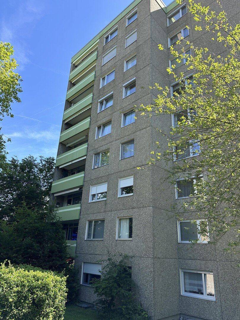 GemĂĽtliche Wohnung (3 ZKBB) im Stadtteil Ko-Karthause inkl. EinbaukĂĽche, Balkon und Tiefgarage, 56075 Koblenz (Karthause Mitte Oberwerth Stolzenfels SĂĽd)