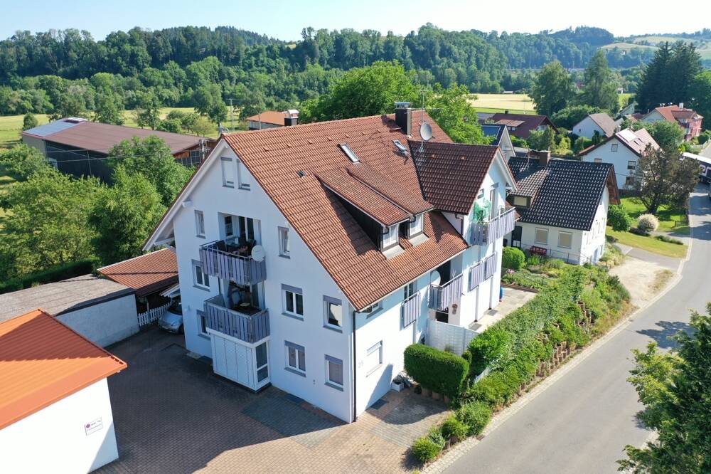 Ruhig gelegene, großzügige, 2-Zimmer-Wohnung mit Doppelparker und Außenstellplatz in Tettnang-Oberlangnau, 88069 Tettnang