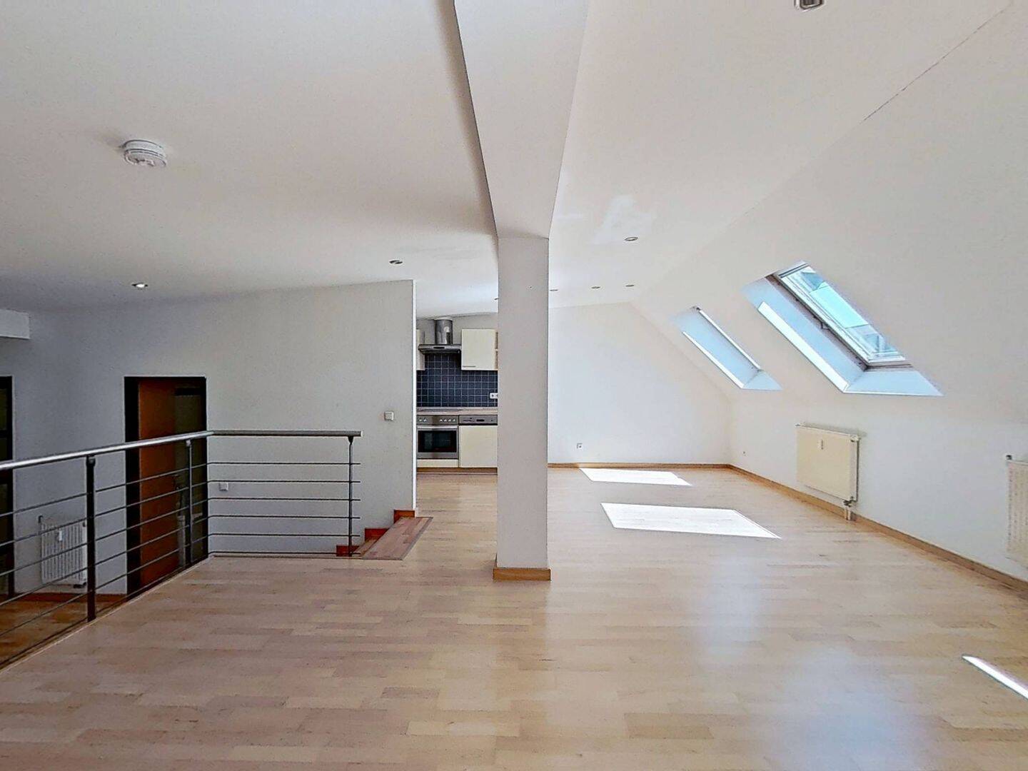 Große 3-Zimmer-Dachgeschosswohnung mit EBK und intelligentem Grundriss im historischen Breitenweg, 39104 Magdeburg (Altstadt Buckau)