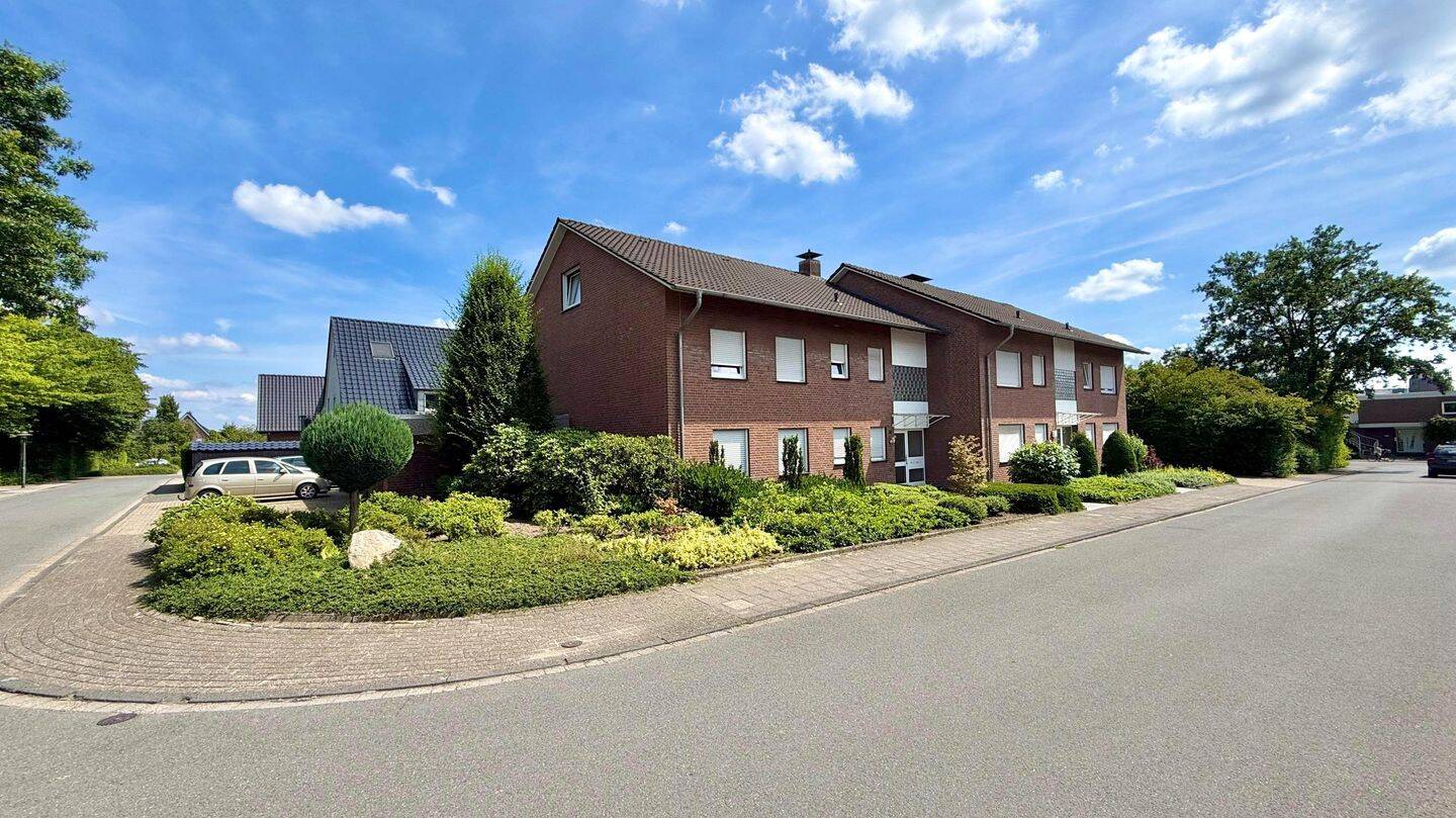 Mehrfamilienhaus mit sechs Wohneinheiten und fünf Garagen in Südlohn, 46354 Südlohn