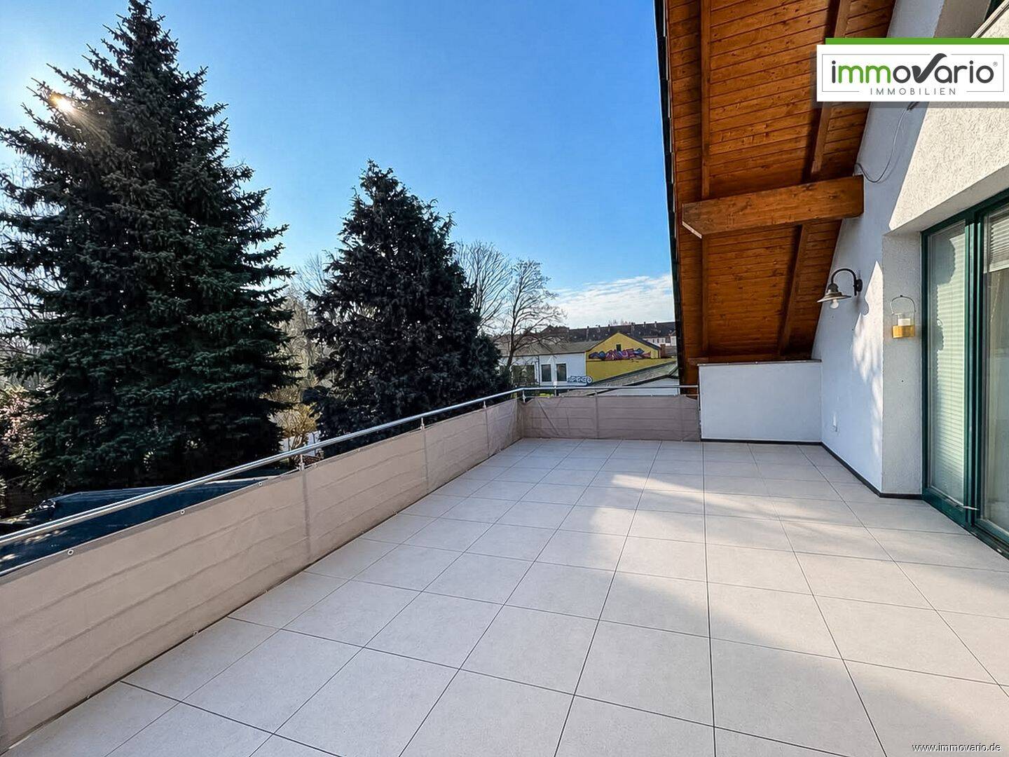 Schöne 3-Raum-Maisonette-Wohnung mit großer Dachterrasse, Tageslichtbad, inkl. 2 Stellplätze., 39110 Magdeburg (Diesdorf Stadtfeld West)