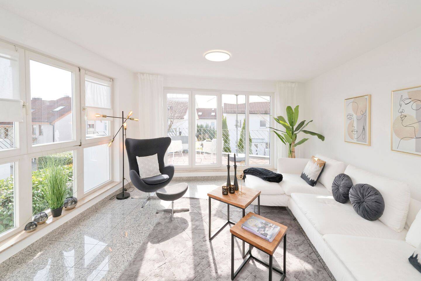 Lichtdurchflutete großzügige 2-Zi-Wohnung mit Sonnenbalkon, Gäste-WC und Garage, 71034 Böblingen