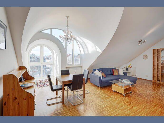 Möbliert: Ottobrunn: Helle Dachgeschosswohnung inkl. Einzelstellplatz, 85521 Ottobrunn