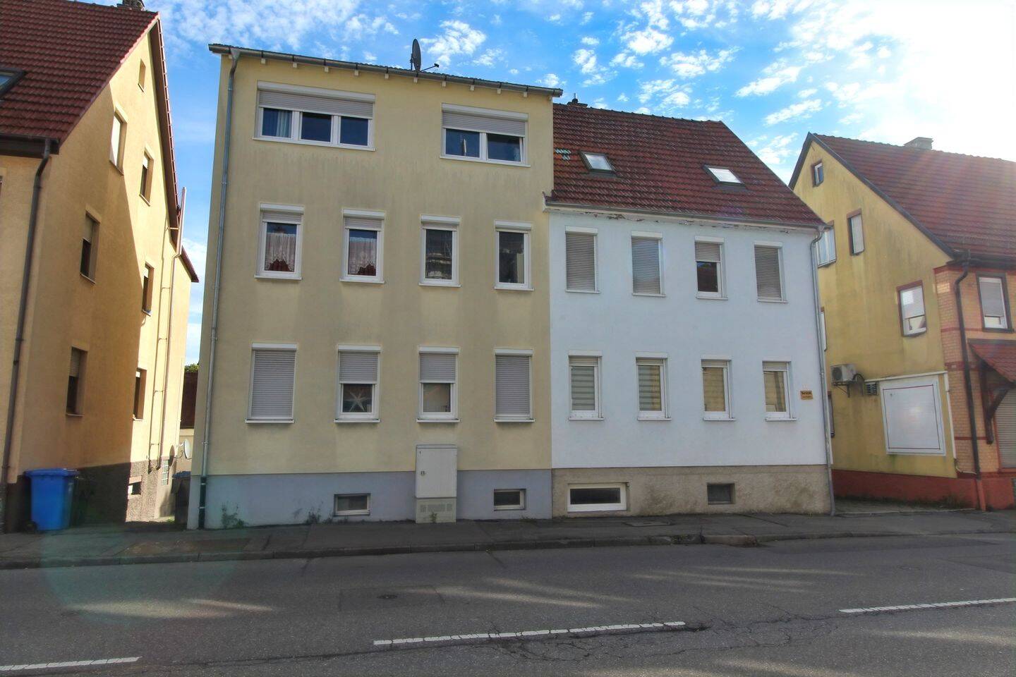 Gepflegtes Mehrfamilienhaus mit 3 vermieteten Wohneinheiten in zentraler Lage von Albstadt-Tailfingen, 72461 Albstadt