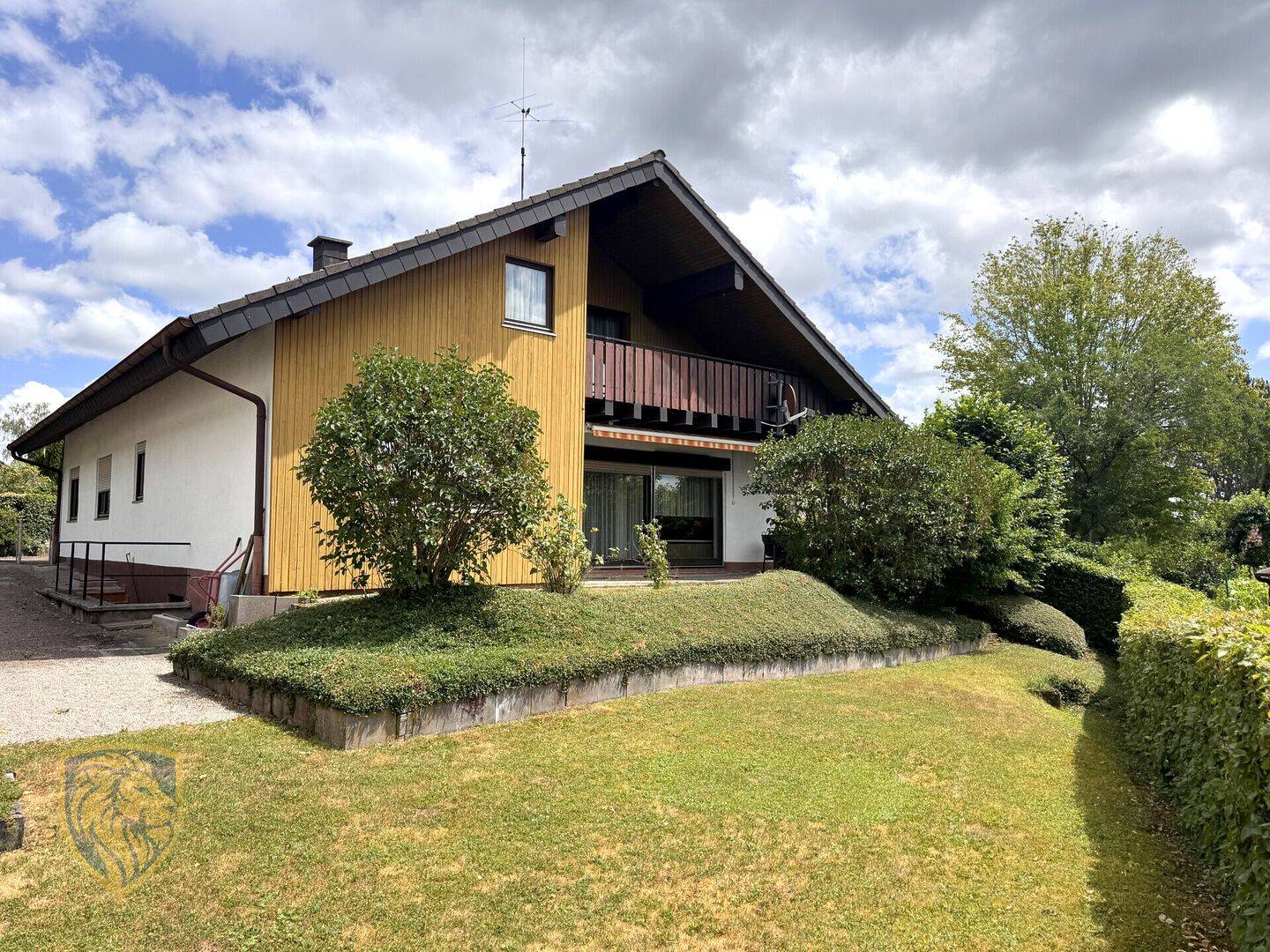 Solides Wohnhaus mit großem Grundstück in ruhiger und bevorzugter Lage von Villingen-Schwenningen – Ortsteil Pfaffenweiler, 78052 Villingen-Schwenningen