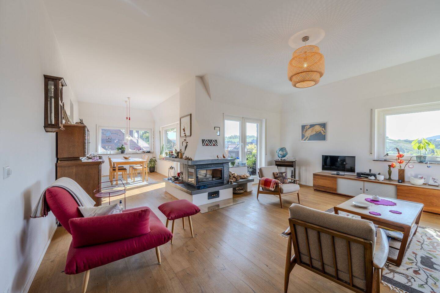 Penthouse-Feeling mit Kamin und Blick auf die Weinberge, 70376 Stuttgart (Bad Cannstatt Burgholzhof Münster Zuffenhausen)