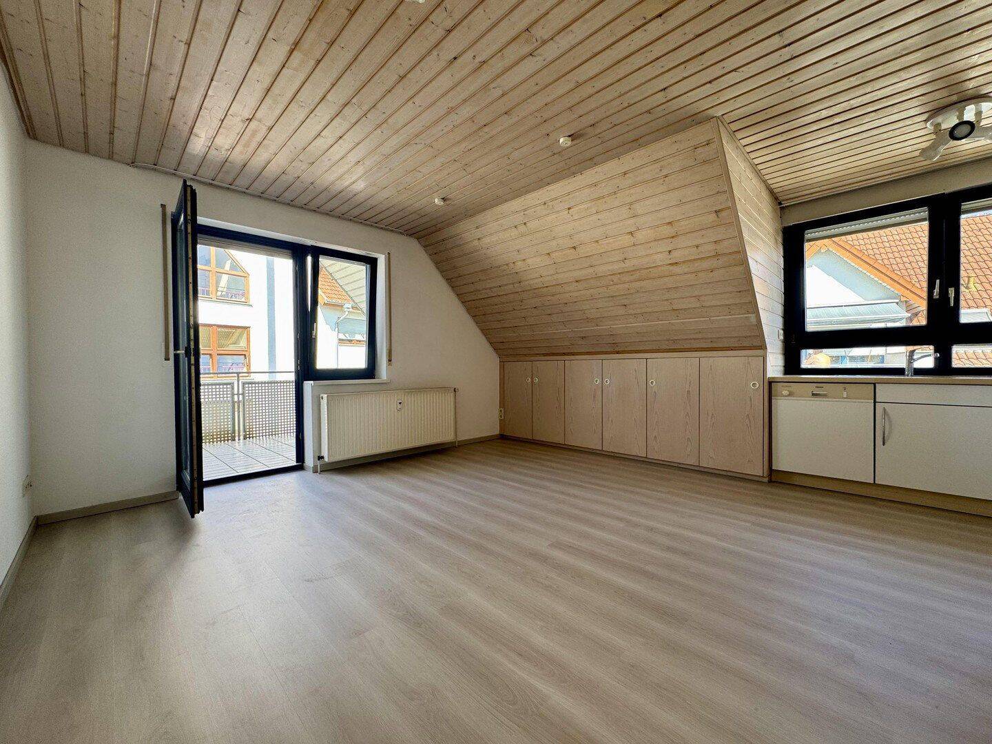 Provisionsfrei: 2-Zimmer-Wohnung DG mit Balkon in betreuter Wohnanlage, 74206 Bad Wimpfen
