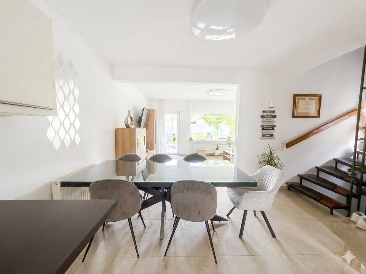 Viel Plat für den Alltag in diesem 5,5- Zimmer-Reihenhaus in Bad Friedrichshall, 74177 Bad Friedrichshall