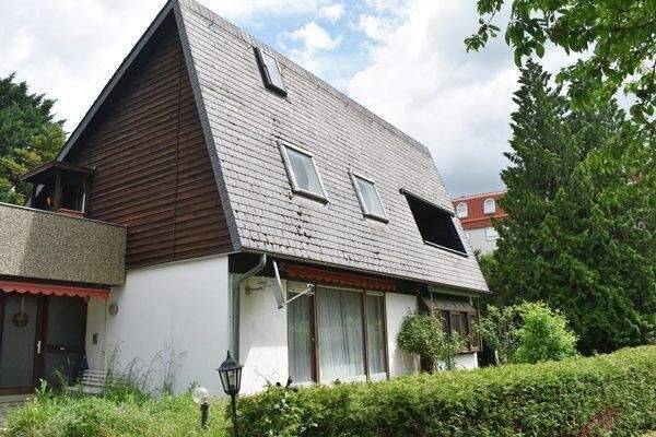 Mit neuwertiger Einliegerwohnung und frei zum Bezug !!, 97318 Kitzingen
