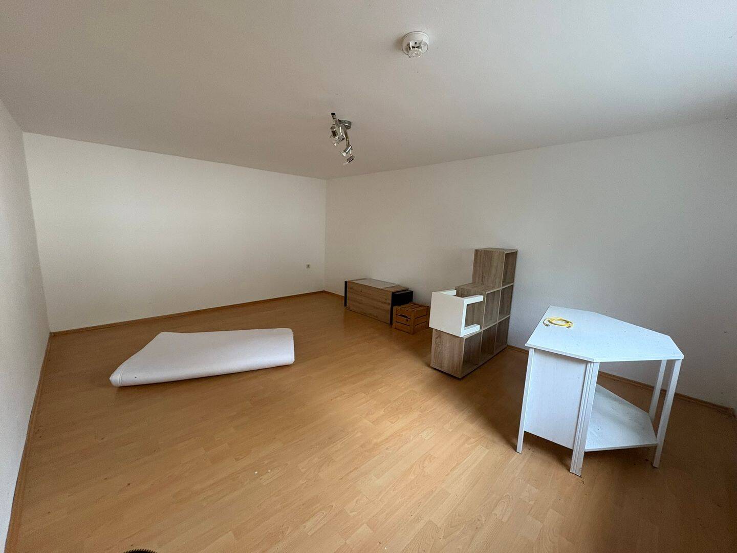 8% Rendite – 2-Zimmer Souterrain-Einheit als Lagernutzung + Garage – 14 Euro Hausgeld, 38173 Sickte