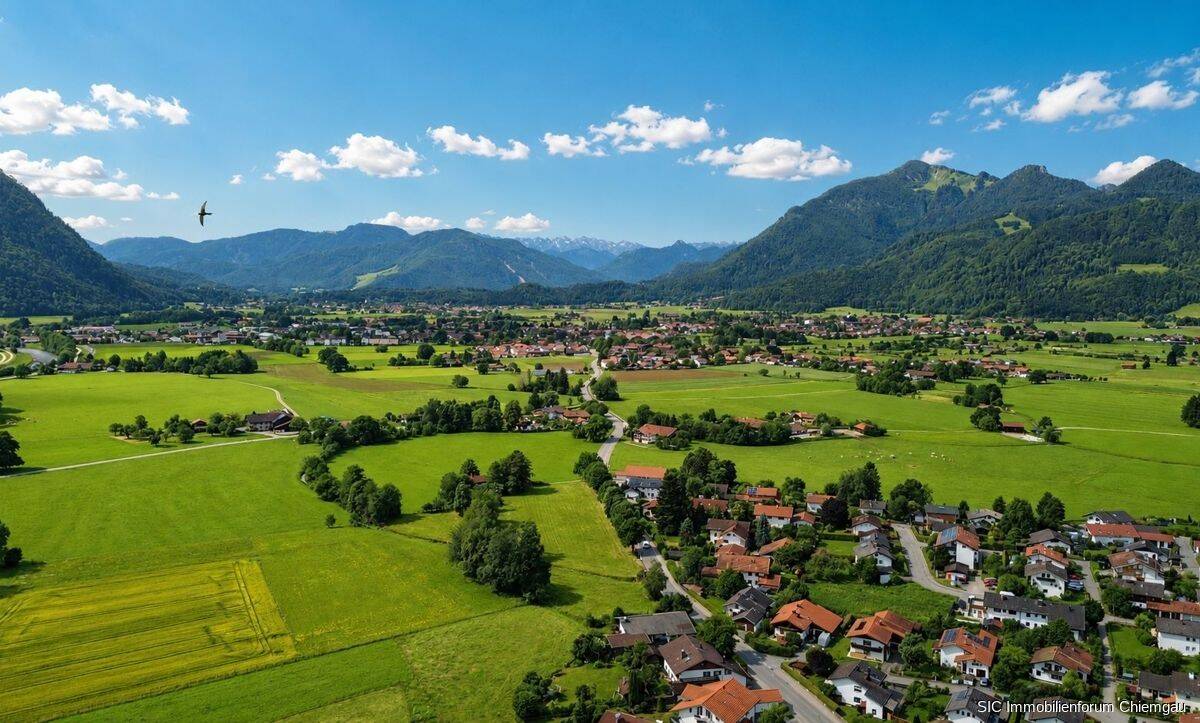 Großzügig bebaubares Baugrundstück mit Bergblick im Achental, Nähe Chiemsee!, 83224 Grassau